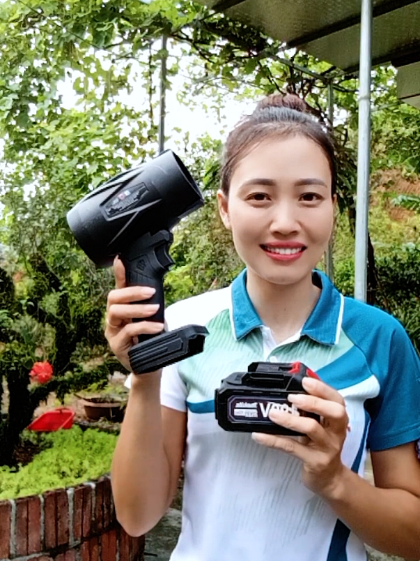 Đây nha đây nha chính là nhờ bộ máy thổi bụi này mà ngày nào em cũng dọn dẹp nhanh chóng hơn#maythoiphanlucbfj #maythoibuicamtay #thanmaythoibui #phamha2 