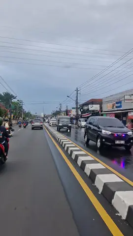 Sore ini di Yogyakarta hujannya hanya separuh jalan #yogyakartaistimewa #jogja24jam #fyp 
