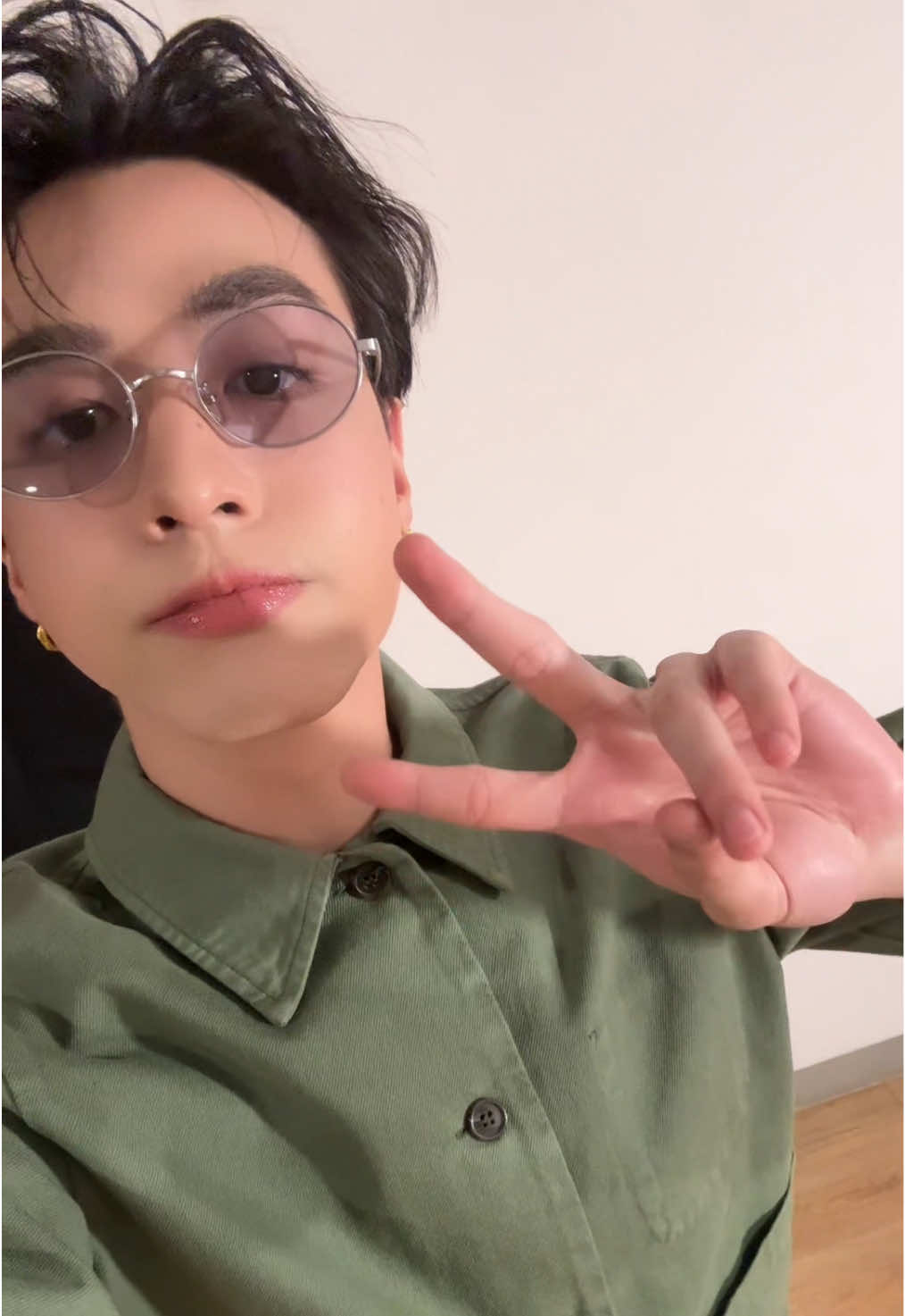 #fitcheck 👔👖 #PROXIEVictor ในลุคของ A.P.C ก่อนเข้าร่วมงาน A.P.C Flagship Store ในวันนี้ #APCParisxVictorPROXIE #PROXIEth  #bROTHERSMUSIC  @V 