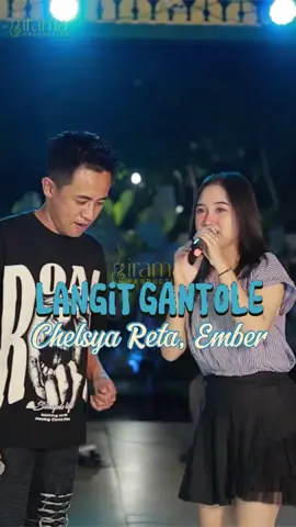 “💔 Ning gantole aku ketemu awakmu… janji ora kelangan, tapi kok mung tinggal kenangan? 😭 Lagu iki bakal nyentuh ati sing lagi kelingan mantan! 🎶 Dengerin Chelsya Reta ft. Ember – Langit Gantole sekarang juga!” @dek cece @MR EMBEER @Ronald Dewa  #langitgantole #ember #chelsyareta #dangdutviral #lagujawaterbaru2024 