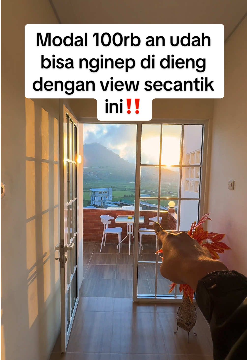 Aku nemu penginapan hidden gem nih di dieng‼️
 Pemandangannya langsung ke Dieng, kalau malam hari bisa dapat City Light 😍, bisa pesan makanan juga dan harganya murah+enak menurutku, lokasinya di gang dan agak menanjak jadi belum banyak yang tahu, buruan pesan dari tag lokasi di atas biar dapat harga promo, #staycationakhirpekan #dieng #hoteldieng #hotelwonosobo #penginapandieng 