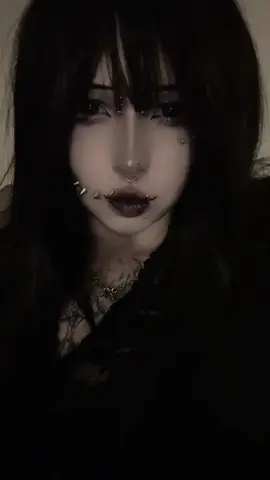 #vampir3bl33ding #fyp #4u #viralvideos #threebridges #cheekpiercing #piercing #bridgepiercing #angelbites #triplebridge #ピアス 