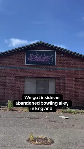 🎳 EXPLORING ABANDONED BOWLING ALLEY IN THE UK #urbexuk #abandoned #derelictplaces #urbandecay #urbexpeople 