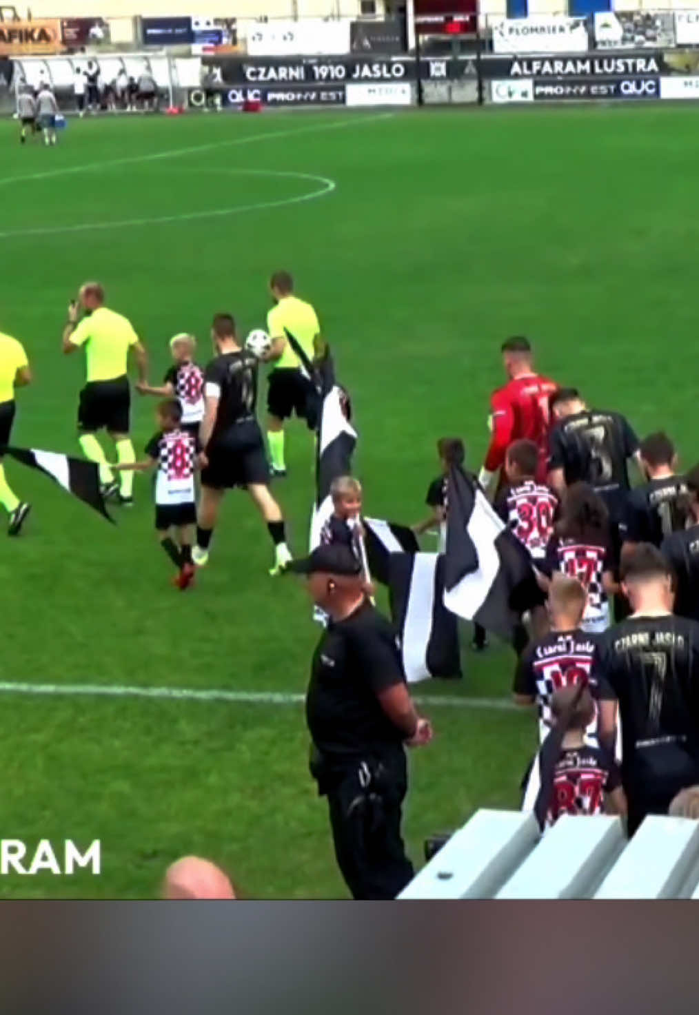 Cześć 1 - 𝗞𝗼𝗹𝗲𝗷𝗸𝗮 𝗻𝗿 𝟰 i znów grad bramek ⚽🔥 #CzwartoLiGolazo! 🚀 Waszym zdaniem – które trafienie zasłużyło na #TOPGOLAZO ❓👀 #podkarpackizpn #bramki #gole @Stal Łańcut @Izolator Boguchwała @MKS Sokół Nisko @JKS Czarni Jasło @Jks Jarosław 😀😉😉😄😄😄😄😉3 @igloopoldebica  ➖➖➖➖➖➖➖➖➖ 📽️ Realizacja – Podkarpacki ZPN / Gring Sports