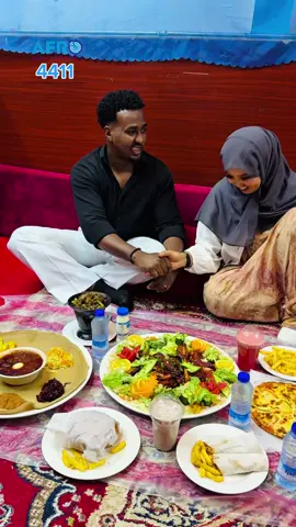 King Naamir iyo Istareex oo Afro daafi shidanaya @hassan_hatrik #foruyou #resturant #dheylo #daafi #pizza 