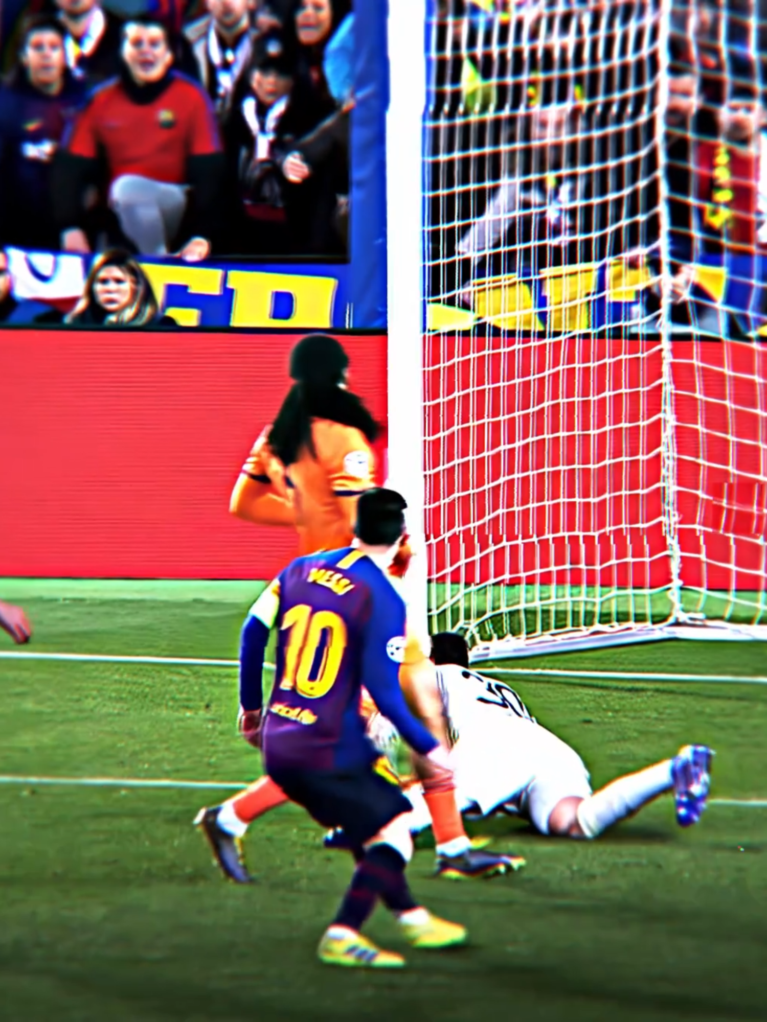 Lyon Tormented by Messi ⚡🐐 . . . #messi_king #lionelmessi #messi10 #viralvideos #soccertiktok #aftereffects #football #messi #fyp #footballtiktok #edit #leomessi #viraltiktok