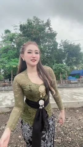 goyang tipis ae , ra usah alay mubeng