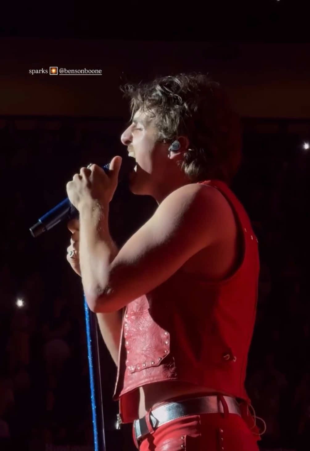 Benson Boone covering Coldplay’s Sparks in Cleveland, Ohio for the American Heart Tour 🎥 emilyhunchuck #bensonboone #americanhearttour #coldplay