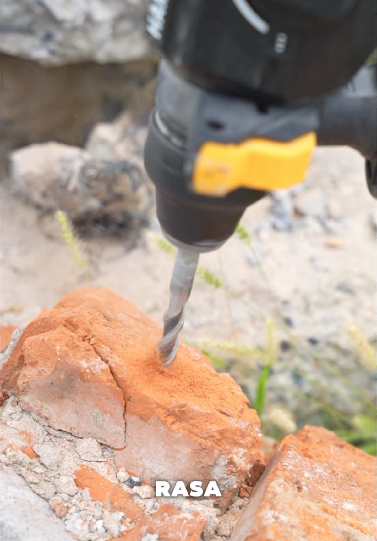 Hammer drill dari ISKU siap pahat beton kikis batu bata dan selesainya kerjaan proyek kalian 🔥🔥🔥 #iskutools #tukangbangunan #bengkel 