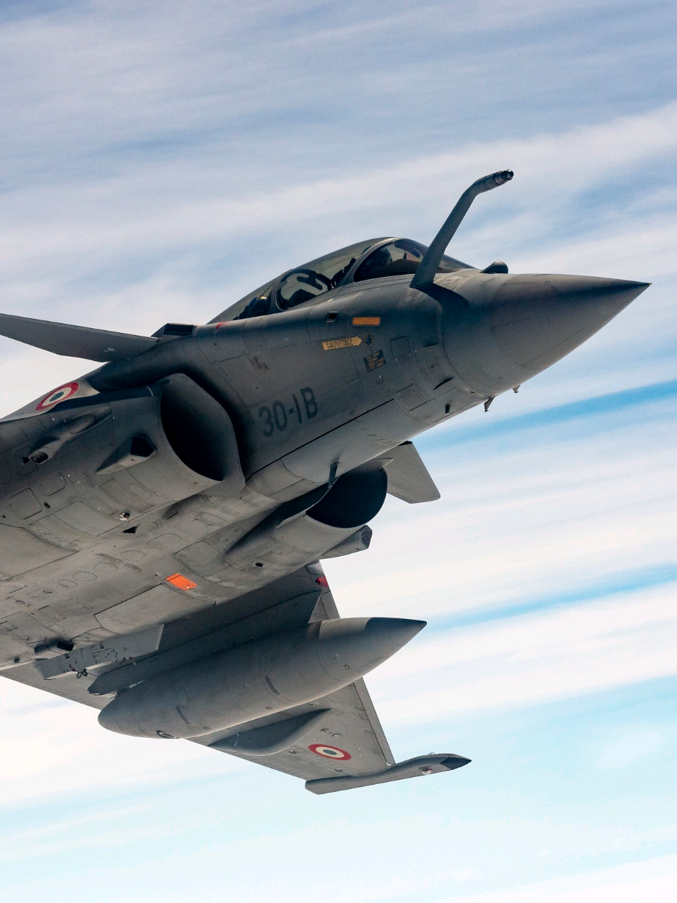 𝑳𝒆 𝒓𝒂𝒇𝒂𝒍𝒆 𝒂𝒖 𝒅𝒆𝒔𝒔𝒖𝒔 𝒅𝒆𝒔 𝒏𝒖𝒂𝒈𝒆𝒔 ☁️ #france | #rafale | #fighterjet | #edit | #aviation 