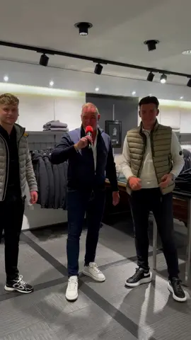 ✨ Nieuwe najaarscollecties zijn binnen! ✨ We staan nu op de herenafdeling en doen een snelle outfitcheck voor jullie. 🍂👔 Dit seizoen zijn we helemaal weg van de nieuwe collecties, met stoere én stijlvolle items die perfect passen bij het najaar. Wat is jouw favoriete merk voor dit seizoen? 🤔 Laat het ons weten in de comments! En natuurlijk: kom gezellig langs om de nieuwe collectie te ontdekken en je eigen outfit samen te stellen. Wij helpen je graag! 🙌 #newcollection #surhuisterveen #vanderlijn #fashion 