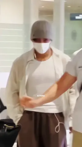 #taehyung #v #bts #bts_official_bighit #airport 