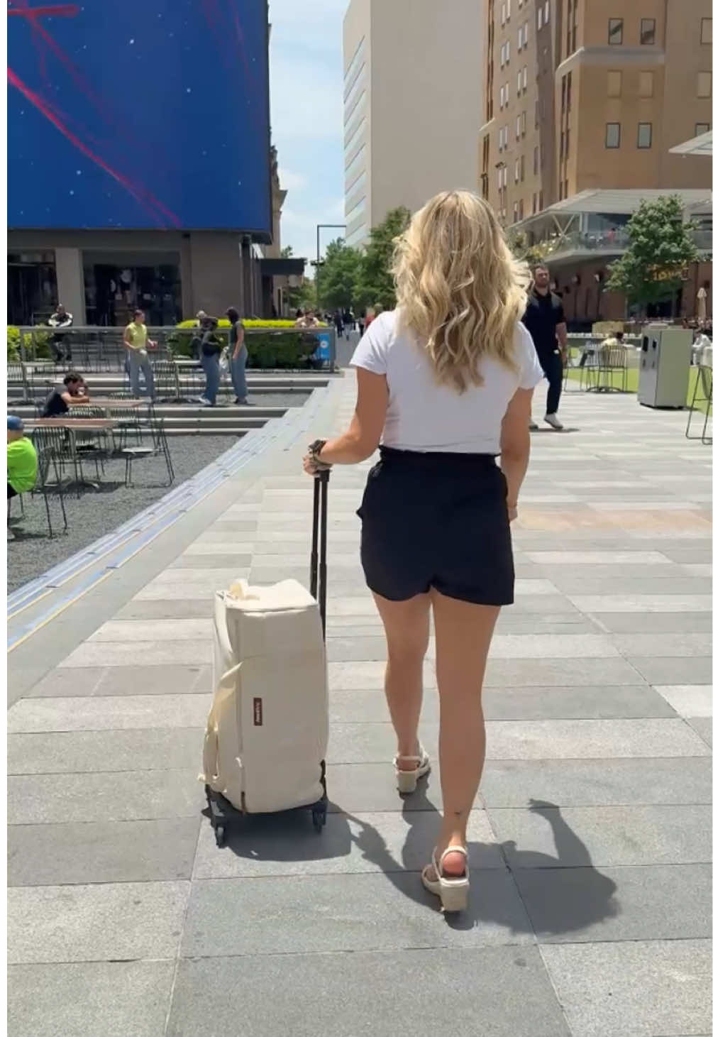 Click the LINK in my BIO to get 30% OFF (@myjennibag) 👈😉 If you tired of squeezing your clothes into your travel bag or dealing with wrinkled clothes on arrival, STOP SCROLLING FIRST ✋  Why you should choose JenniBag for your travel carry-on😌  ✅ No more wrinkles, just ready-to-wear outfits.  ✅ Pack for 10 days, plus a full dress EASILY in minutes  ✅ Saving you up to $45 on luggage space  Wait, does this bag meet the TSA regulation on my airport to bring this bag on plane?  NO WORRIES! JenniBag is TSA-compliant, making it perfect for plane travel ✈️ 😎 So what are you waiting for? 🥹  🔗 Click the LINK in our BIO (@myjennibag) 👈🏻 for a 30% OFF your JenniBag now! Don’t forget to SAVE this video so you can refer back to it when you’re ready to buy it 🌟 ____________________________________ #duffle #dufflebag #handbag #handbags #travelbags      
