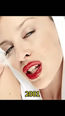 Sing along with Kylie la la la la….#kylieminogue #cantgetyououtofmymind #fyp