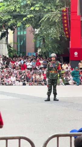 Đi đến đâu bà con biết tên đến đấy. Sao bây giờ 🤣 #A80 #quockhanhvietnam #hanoi 