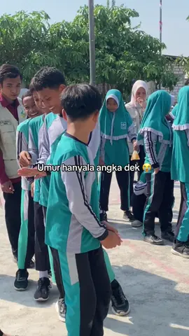Bibit unggul 😭🤣 #UMLamongan #kkn22jatipandak #fyp #sambeng #lamongan 