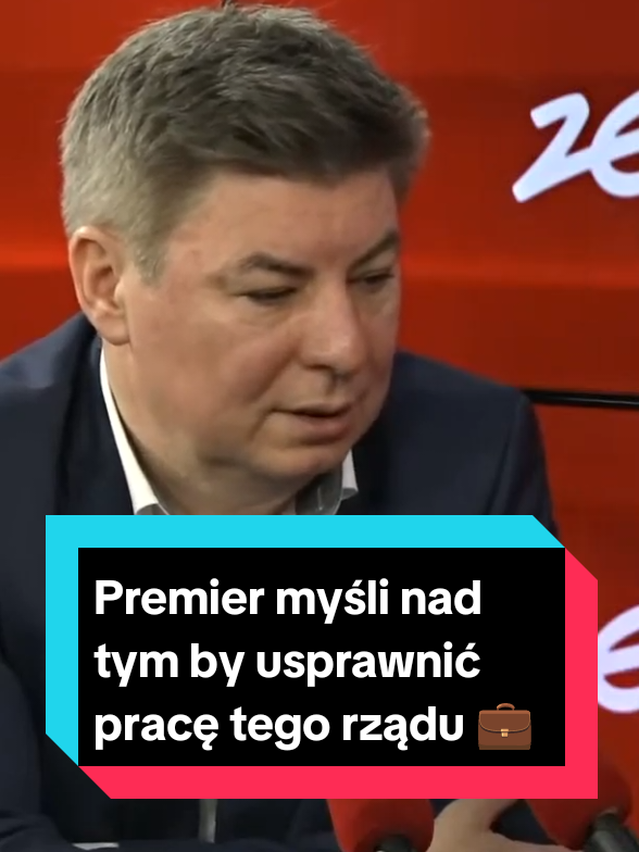Czy premier @Donald Tusk  🦣 skupi(ł) się na personalnej, czy może bardziej formalnej (strukturalnej) 👥🆚🗂️ rekonstrukcji rządu? 💼 Na to pytanie odpowiedział mi szef KPRM, Jan Grabiec, 15 kwietnia - mniej więcej na trzy miesiące 🗓️ przed planowanymi zmianami rządzie. 🪑🗄️ Pełny wywiad 🎙️ dostępny na oficjalnym kanale YT 📺 @Radio ZET : 📻 https://www.youtube.com/watch?v=EGZsLkNWEtE Moje pytanie 🎤 do tytułowego gościa stacji 💡 przeczytasz tu: https://x.com/ppa_bednarski/status/1911876631452344681 Moje teksty o krajowej 🇵🇱 europejskiej 💶 i światowej 🌎 polityce 👔 przeczytasz tutaj: https://bednarski-official.com/blog/tag/polityka/ ► LUBISZ SŁUCHAĆ 🎧 POLITYKI DO KAWY? ☕ DZIĘKI TOBIE MOŻEMY JĄ RAZEM WYPIĆ! 🧋 ◄ https://buycoffee.to/bednarski Bednarski w social mediach: 👍 https://www.facebook.com/bednarski.official 🐦 https://twitter.com/ppa_bednarski ▶️ https://youtube.com/@BednarskiBlog 📸 https://www.instagram.com/bednarski.official 🌐 https://www.threads.net/@bednarski.official 👻 https://www.snapchat.com/@bednarski.off 📊 https://mediakrytyk.pl/uzytkownik/271/bednarski-official 🦋 https://bsky.app/profile/bednarski-official.com 📞 https://www.whatsapp.com/channel/0029VasOJqy7oQhTE44g8y1T 🎮 https://discord.gg/s8Y3ZQyNpu ☁️ https://soundcloud.com/bednarski-official ► POTRZEBUJESZ KOREPETYCJI Z WOS-U? 👔 SŁUŻĘ POMOCĄ! 👨‍🏫 ◄ https://bednarski-official.com/activity/services/ #Bednarski #DonaldTusk #rekonstrukcjarządu #koalicja15października #koalicja13grudnia 