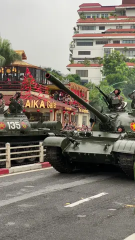 Khối bánh xích đi qua đường Thanh Niên chiều nay #A80 #vietnam #xetang #khitaiquansu 