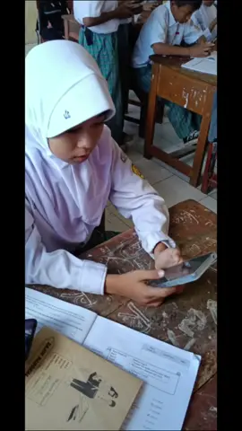 Tugas membuat Surat Elektronik jenis surat pribadi💐 #tugasmapelbahasiaindonesia  #kelasenam #sdn1karangmangu 