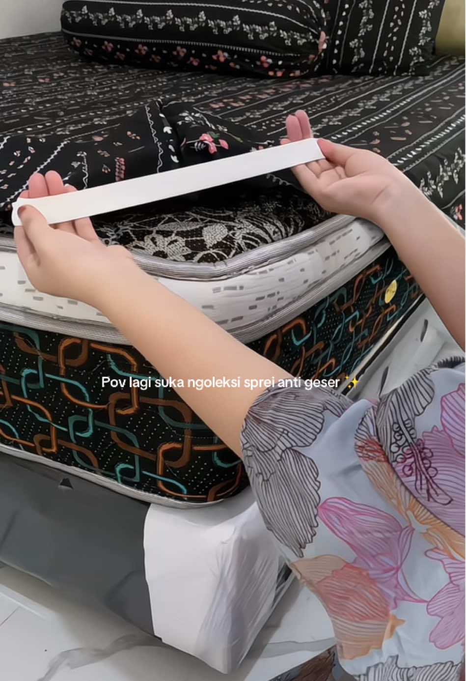 Aman banget dipake tidur gak akan geser2 #sprei #spreiantigeser #spreimotif 