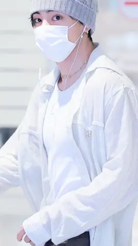 taehyung back to Korea 🤍 #taehyung #thv #v #explore #fypツ 