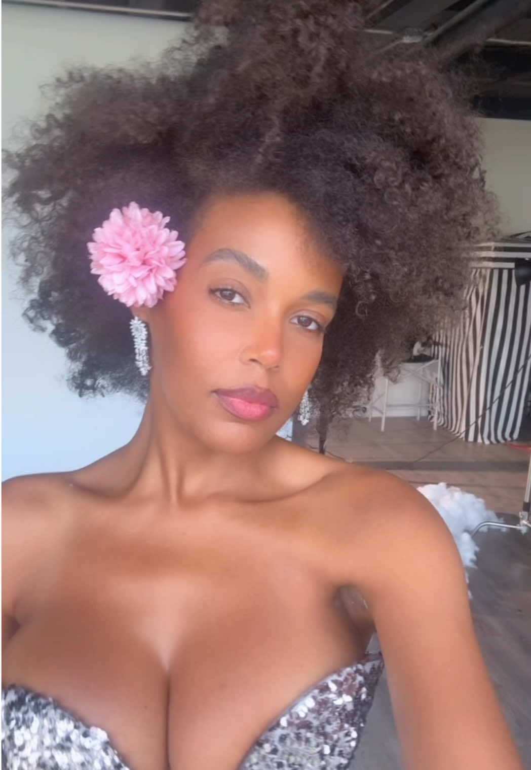 Before & after the shot 📸 #blackwomen #contentcreator #model #philly #afrohair 