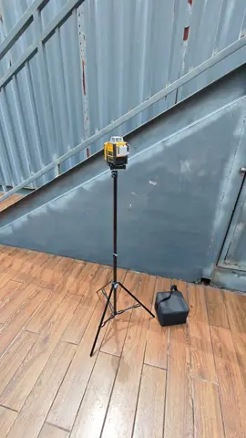Self leveling laser DEWALT 089LG con batería recargable de 12 V 2ah; para un trabajo preciso. 3 posiciones, 16 luces verdes y nivel a 360 grados. #dewalt #laser #level #americanavibes 