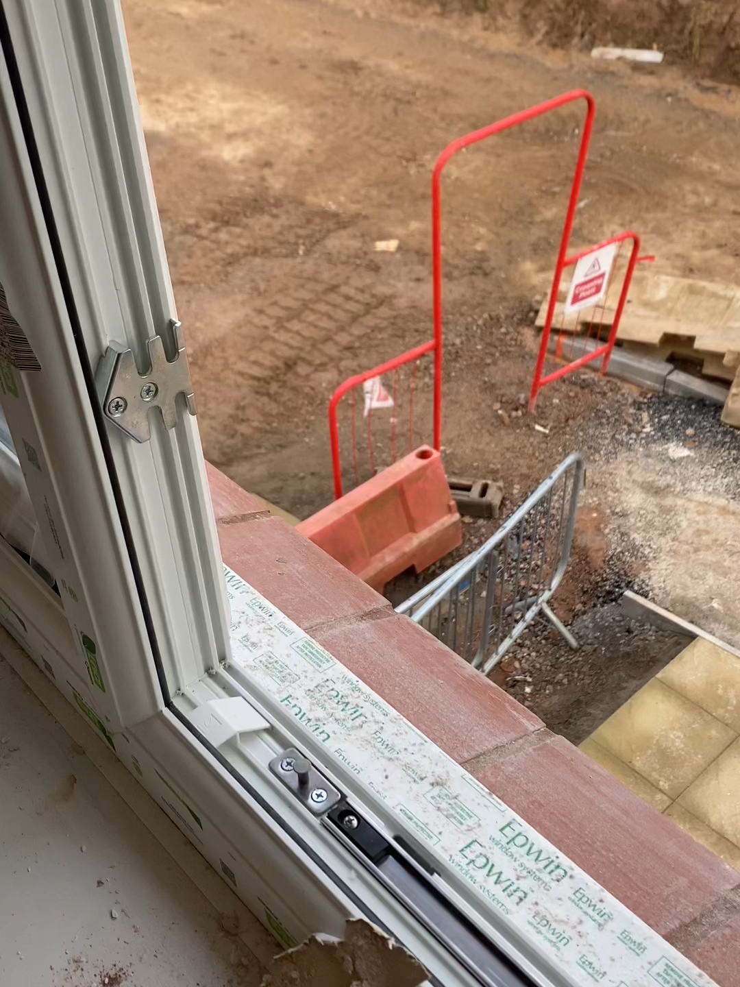 Skills shortage? What skills shortage? 🎯 🤣 [🎥 Double D O G on TikTok] #construction #builders #tradiesoftiktok #buildersoftiktok #constructionlife