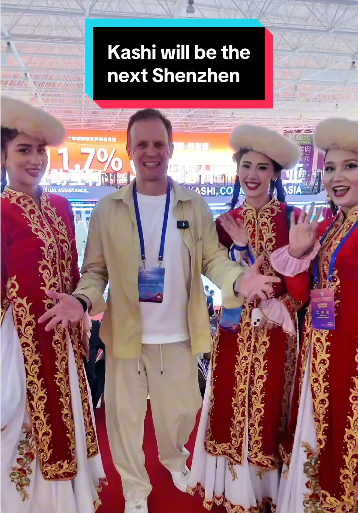 Welcome to Kashi 🙏🏻🌷🇨🇳Where the Silk Road is reborn — and China plans the next Shenzhen. Welcome to China Welcome to the future #kashi #simoninchina #chinafuture #shenzhen #opportunity #china2025 #chinainnovation 