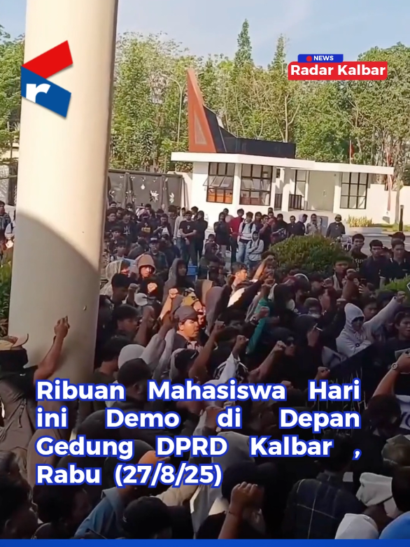 PONTIANAK-Tolak Kebijakan yang tidak pro rakyat, Mahasiswa turun aksi di Depan Gedung DPRD Kalbar, Rabu 27 Agustus 2025 #fypシ゚viral #radarkalbar #kalbarpontianak #demomasiswa #pontianakviral 
