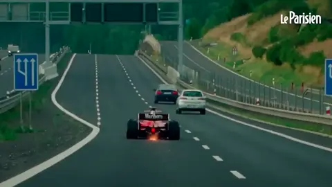 Le mystérieux pilote de la «  F1 fantôme » défi à nouveau la loi sur une autoroute tchèque  #pourtoi #ferrari #f1 #sportscar #videoviral 