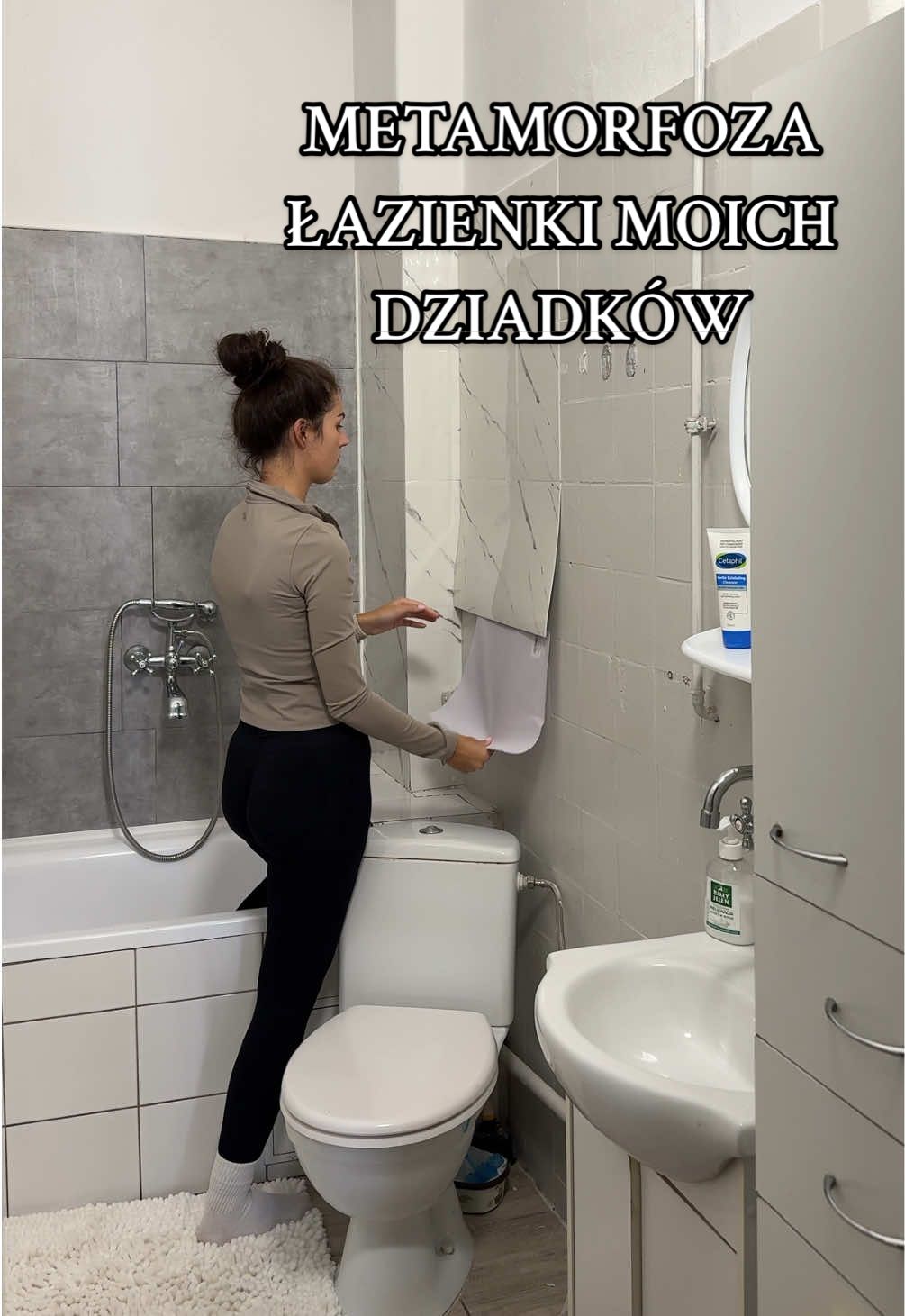 METAMORFOZA ŁAZIENKI MOICH DZIADKÓW🚽🛠️ #remontłazienki #remont #samoprzylepnepłytki 