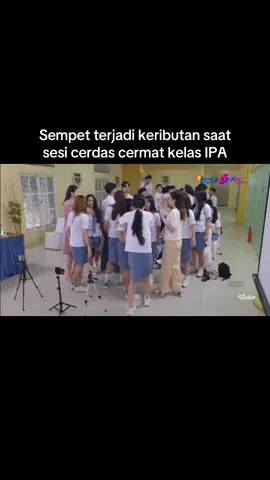 Dan sesi cerdas cermat kelas IPA dimenangkan siswa Tirta Persada. Namun ada yang janggal karena siswa tirta persada 2 kali menjawab sebelum Pak Budi selesai membacakan soal. #fyp #agzhariini #asmaragenz #agz 