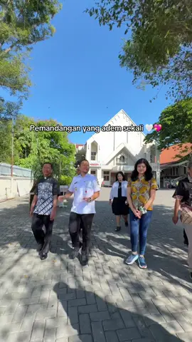 Replying to @Sweet Girl Adem banget lihat Mas Respati Ardi diantar ke Balaikota oleh romo 🥹🤍 #respatiardi #solo24jam #gereja #toleransi 