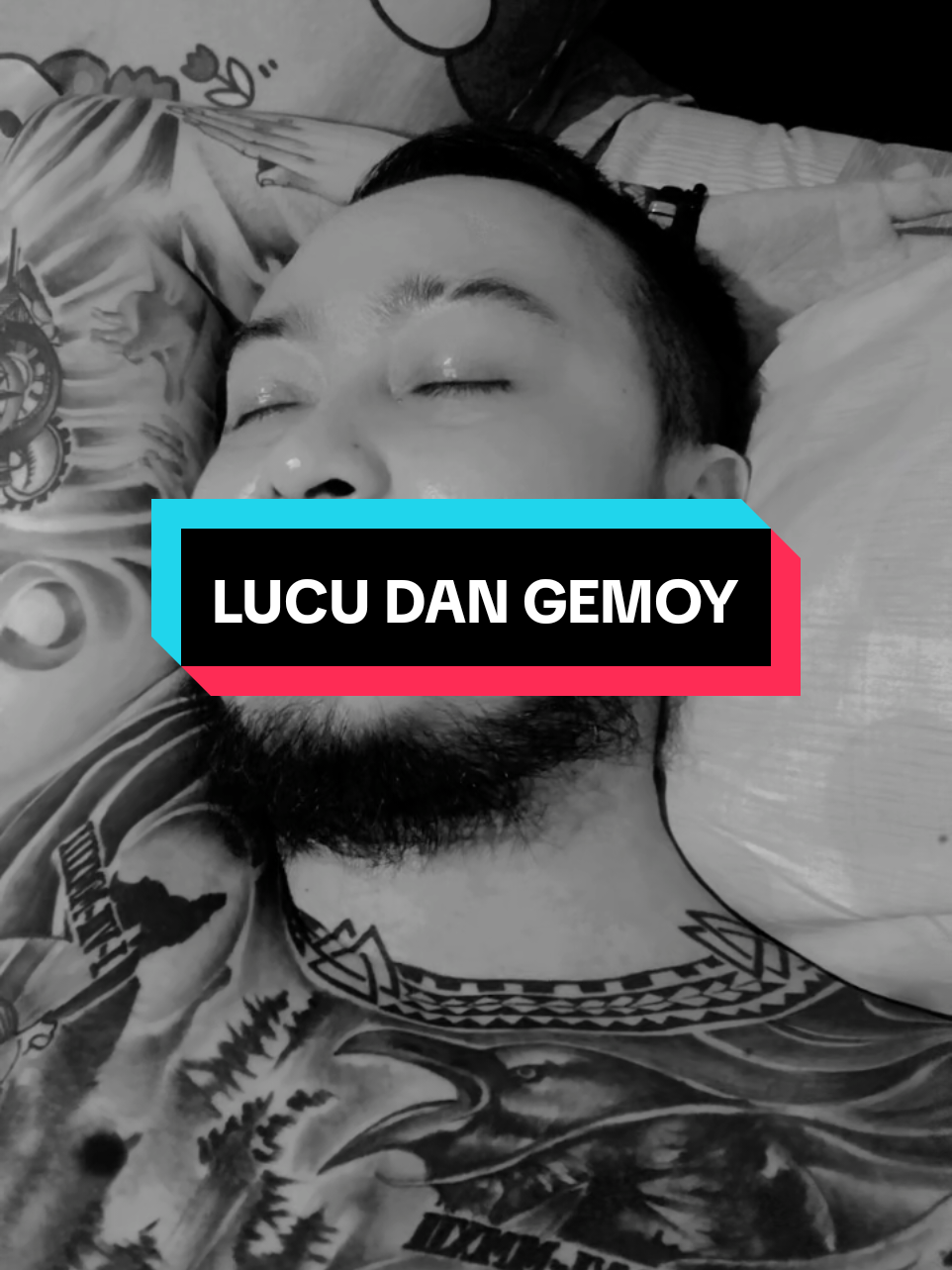 sebelum lakban menyerang.. aku masih terlihat lucu.. gemoy dan menggemaskan.. bahkan kumispun masih babplang.. 