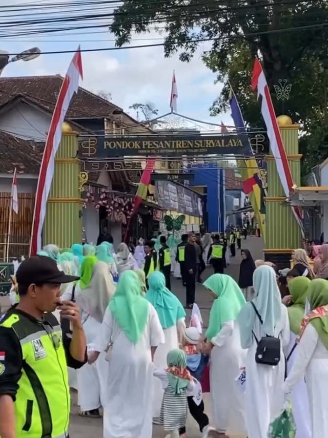 Pawai Natura Hari Ke-6 Milad Ponpes Suryalaya #pawai #natura #miladsuryalaya120 #suryalaya #pondokpesantrensuryalaya 