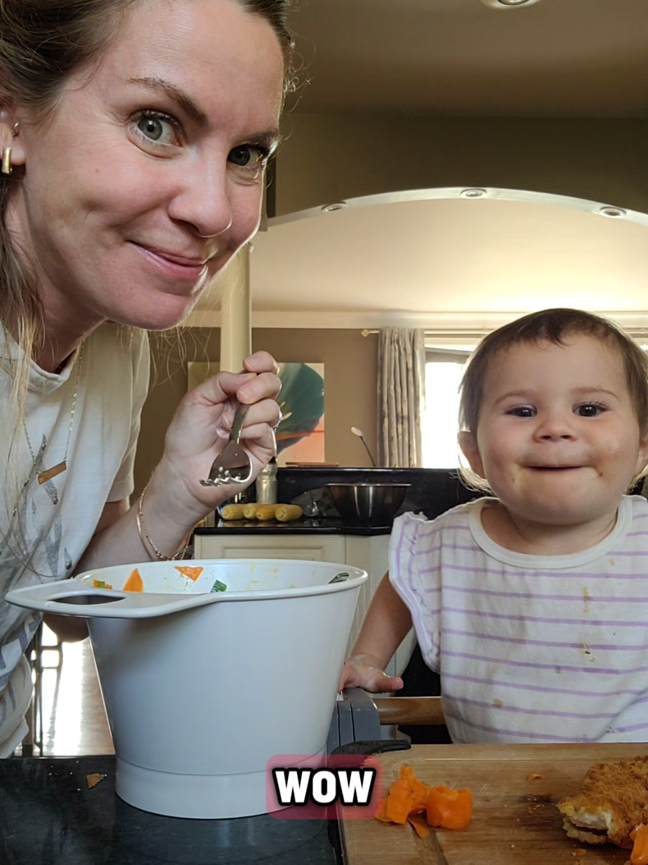 I figured all the garlic, ginger, and chili flakes would turn her off but turns out, it's a hit!  Get the recipe from @Cassie Yeung  🥕🥕🥕 #carrotsalad #toddlercooking #toddlermom 
