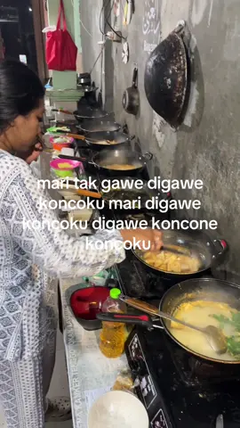 upss,, ready geden di jalan dukuh karangan Wiyung Surabaya buka dari jam 12 siang sampek jam 10 malam #seblakwiyung #seblakprasmanan #dapurpremiumal #gaknyeblakgakenak #iyanlondomekakutok 