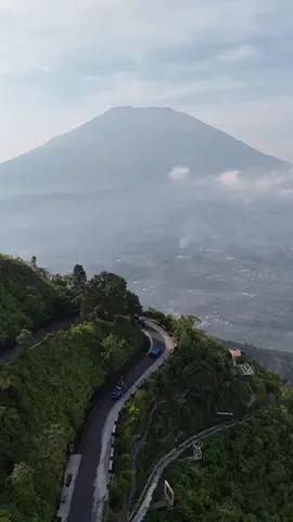 Telomoyo se cantik dan sekeren ini guys...  #telomoyo #telomoyojipexplore #trianggleskytelomoyo #awangawangtelomoyo #fypシ゚viral @PESONA TELOMOYO @Pagergunung Rockland @Triangleskytelomoyo @CREW TELOMOYO JEEP XPLORE @Dokumentasi Telomoyo @Telomoyo Update Real @fgtelomoyo jasa foto dan video @jeeptelomoyo 