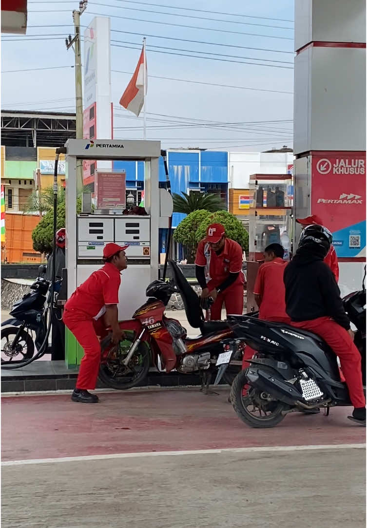 operator ngisi minyak😂#spbupertamina #operatorspbupertamina #spbu #fyp #fypシ゚viral 