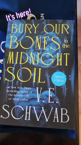 Thank you, @Victoria “V.E.” Schwab for signing all yoir first editions! Can hardly wait to start this book!  #BookTok #veschwab #signedcopy  #buryourbonesinthemidnightsoil #firstedition