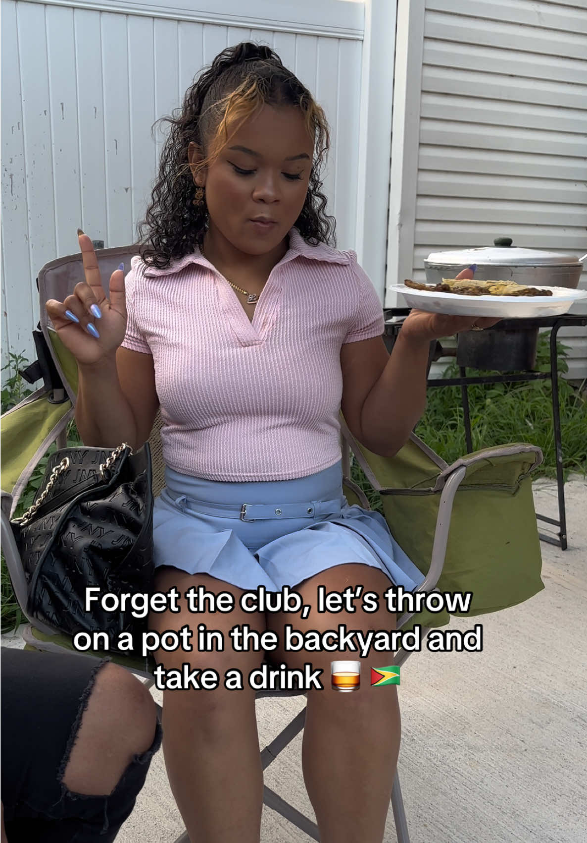 For my yankee viewers, yes it is a duck foot 🦶 😂 🇬🇾 #fyp #guyanesetiktok #duckcurry #guyanesewomen #babyfacelinda