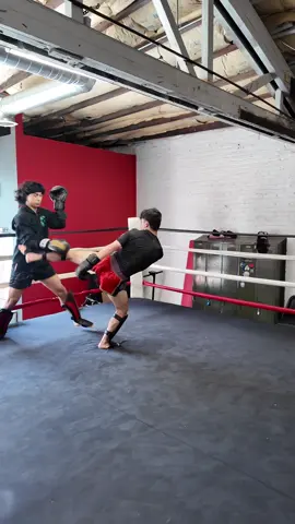 still one of my favorite sparring rounds by far #muaythai #mma #striking #kickboxing #raja 