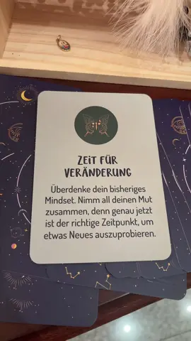 ✨🌙 Tageskarte 🌙✨ Heute zeigt sich dir die Botschaft: „Zeit für Veränderung“ 🦋💫 Altes darf gehen, Neues darf beginnen. Überdenke dein bisheriges Mindset und öffne dich für frische Impulse. Genau JETZT ist der richtige Moment, mutig voranzuschreiten und neue Wege auszuprobieren. ✨💖 Folge deiner inneren Stimme – sie führt dich in deine wahre Kraft. 🌹🌟 #Tageskarte #ZeitFürVeränderung #medialeausbildung #MedialerZirkel #ausbildungzummedium 