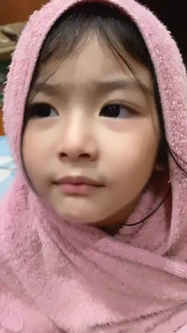 มีเด็กบ่นคิดถึงแม่ค่ะ เพราะเมื่อคืนไม่ได้นอนด้วยกัน#น้องโยเกิร์ต #karengirl #ปากาเกอญอโพ💗 #เทรนด์วันนี้ #เด็กน้อยอารมณ์ดี 