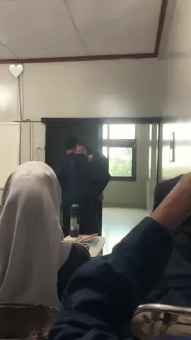 DI SAAT AKU TINGGAL JAUH DARI ORANG TUA DEMI PENDIDIKAN, ADA SEORANG LAKI-LAKI, DIA ADALAH ORANG PERTAMA YANG PEDULI DENGAN KESEHATAN DAN KESELAMATAN KU SAAT JAUH DARI ORANG TUA. DAN DI WAKTU AKU SAKIT PAS DI KELAS PUN DIA DENGAN CEPAT NYA NYAMPERIN AKU, WALAUPUN DI POSISI DIA BARU HARI INI SEHAT DARI DEMAM, TERIMAKASIH YAH ORANG BAIK SELALU ADA DI SAAT AKU SUSAH MAUPUN SENANG😊WAJAR ORANG TUA KU PERCAYA DENGAN MU☺ dan buat teman