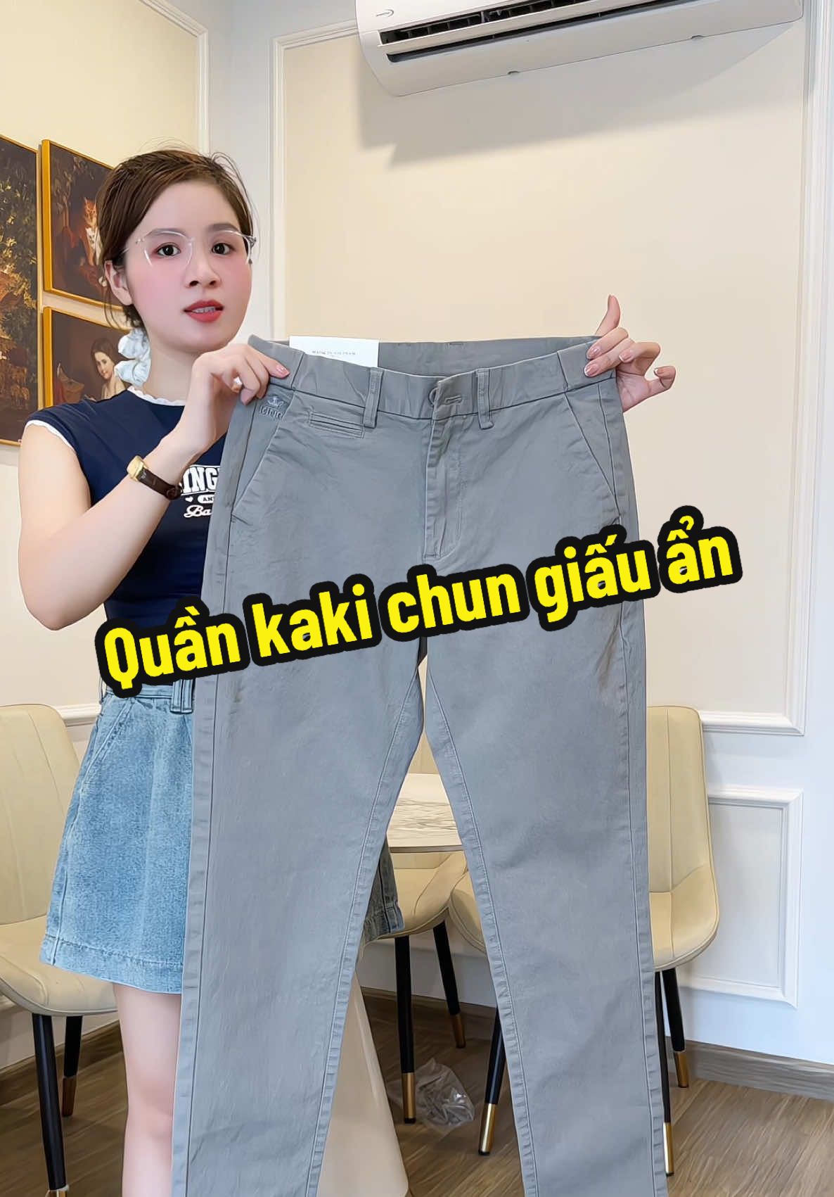 Em tìm được quần rẻ đẹp cho các anh rồi nha. Chất đẹp lắm, mặc lên gọn gàng, đi đâu cũng ghi điểm chỉn chu #phuongvinguyen #phuongsongsinh #quandai #quankaki #kingfashion 