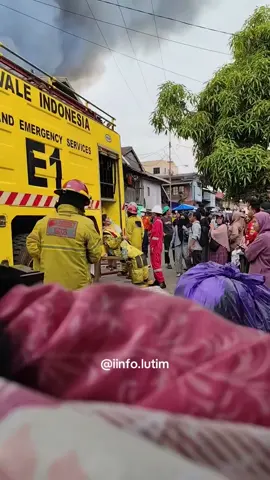 viral terlalu kecapean dan terlalu banyak menghirup asap kebakaran yang terjadi di sorowako luwu timur seorang tenaga medis hampir pingsan dan di bantu oksigen. #infolutim #fypシ #viral #malili #luwutimur 