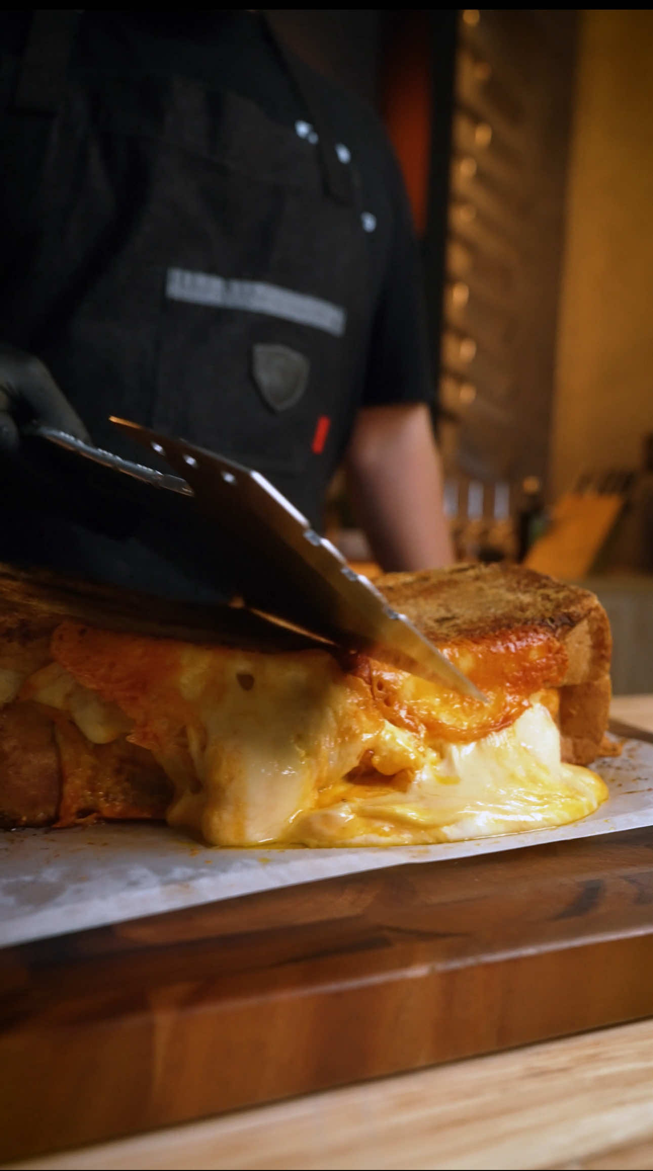 Replying to @Xavier This grilled cheese is thicker than your grandma’s photo album 🔪🧀 Watch this knife power through thick sandwich bread and 4 different kinds of cheese. #Dalstrong #KnifeTok #RazorSharpKnife #SatisfyingCuts #CulinaryTools