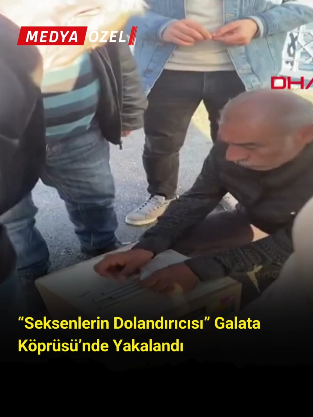 Sosyal medyada kendini “Seksenlerin dolandırıcısı” diye tanıtan ve “Bul karayı, al parayı” yöntemiyle k*mar oynatan Tahsin K. (60), Galata Köprüsü’nde polis ekiplerince gözaltına alındı. Şüphelinin daha önce 8 suç kaydı olduğu öğrenildi. Tahsin K., işlemlerinin ardından adliyeye sevk edildi.(DHA) #istanbul #MedyaÖzel #GalataKöprüsü